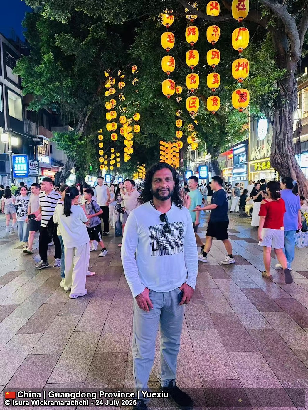 An Evening Walk Through Guangzhou's Beautiful Lantern Street